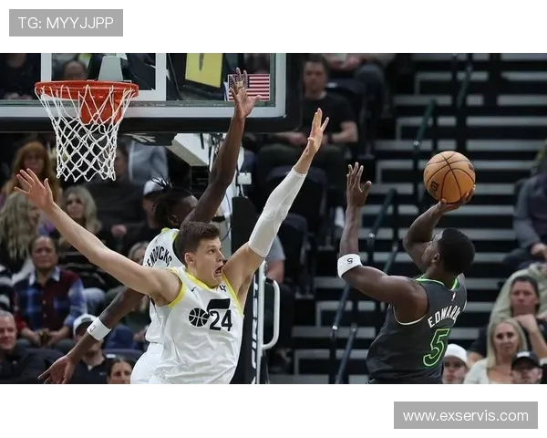 雷霆迎战森林狼，季后赛冲刺之战双方全力以赴争夺关键胜利