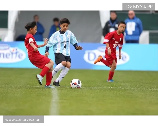 湘超足球赛事激战正酣 各队全力争夺冠军宝座展现竞技风采