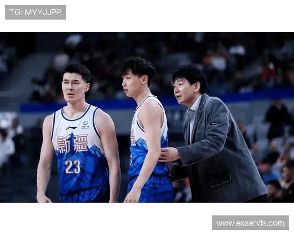 广州男篮与新疆男篮激战正酣谁能在这场对决中笑到最后