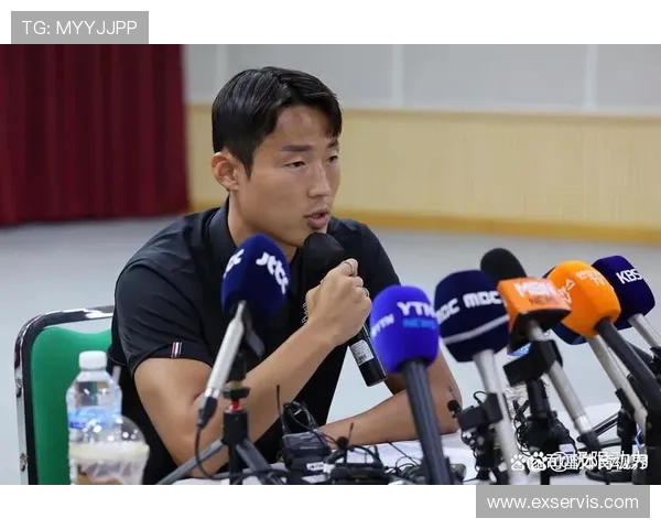 曼联与布鲁日对决大名单揭晓球员阵容引发球迷热议 曼联与布鲁日对决大名单揭晓球员阵容引发球迷热议